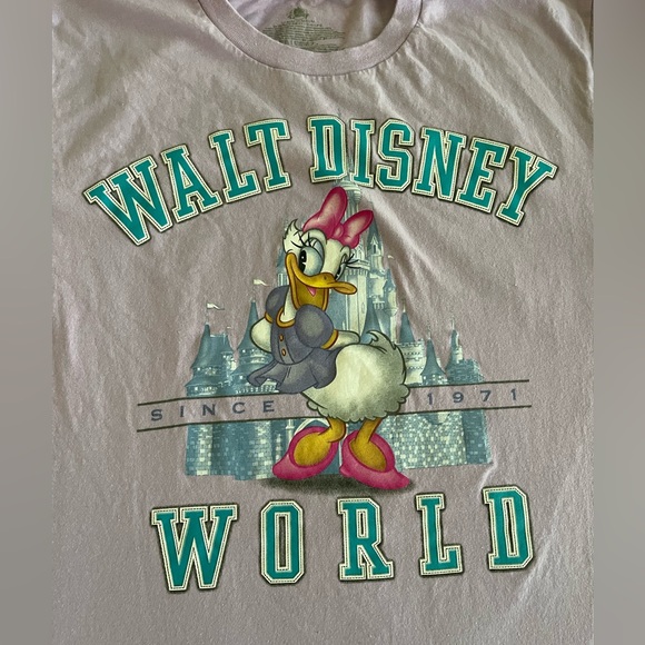 Disney Parks Daisy Duck T-Shirt Size Medium Walt Disney World Purple - Picture 2 of 6